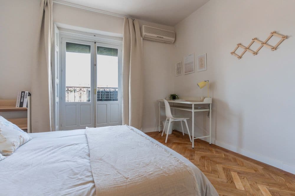 Private room in Madrid photo 2