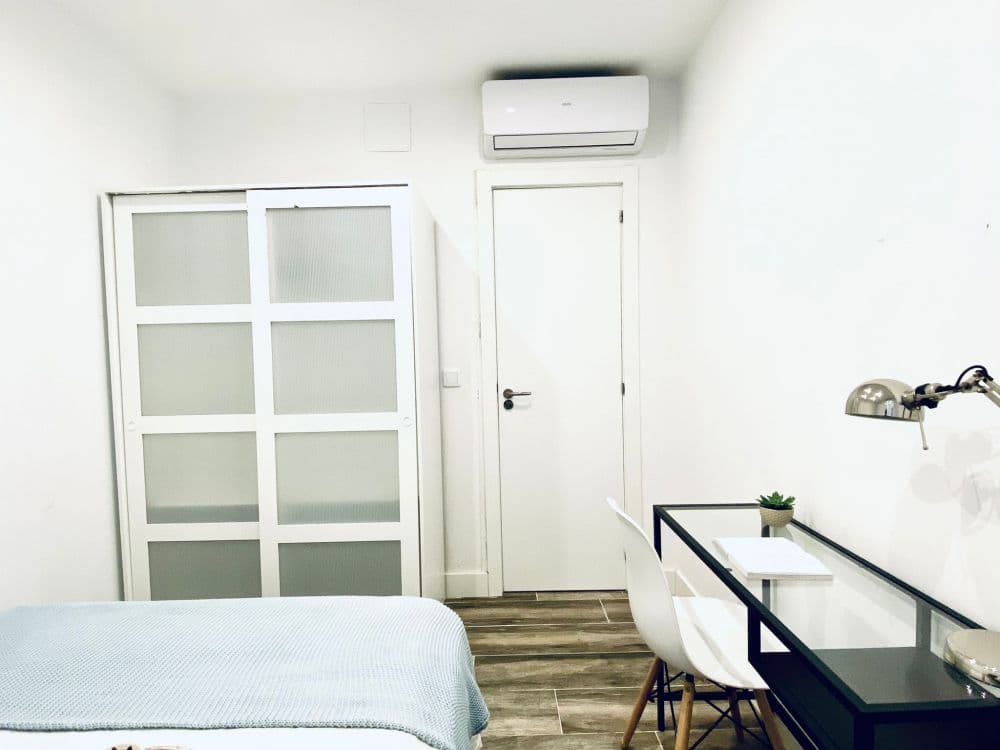 Private room in Madrid photo 4