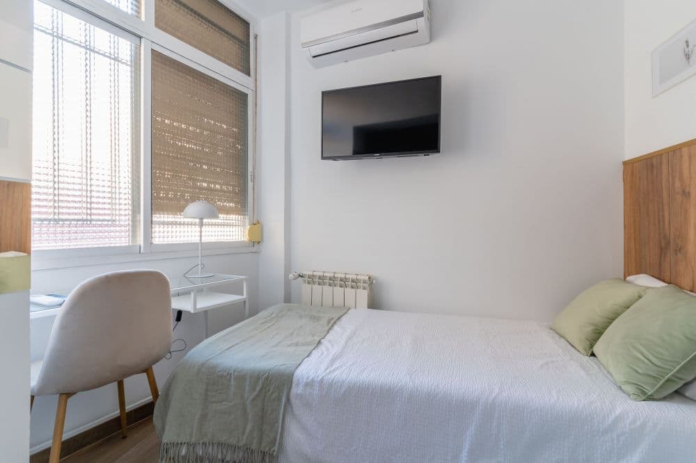 Private room in Madrid photo 2