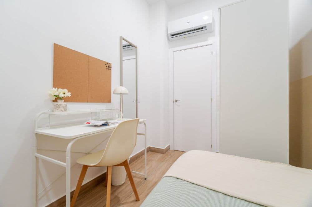 Private room in Madrid photo 3