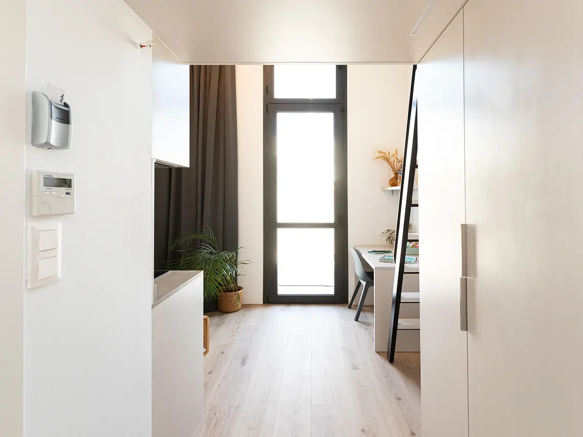 Single with Plus Kitchen and Terrace